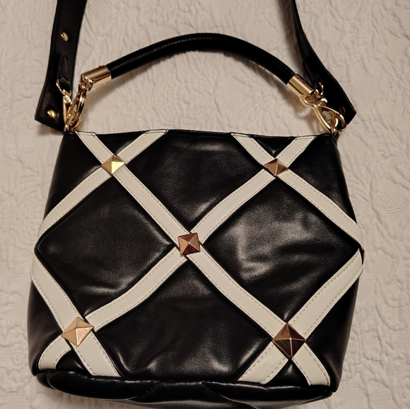 Black & White Cross-Strap Leather Shoulder Bag with Gold Accents - Picture 3 of 12